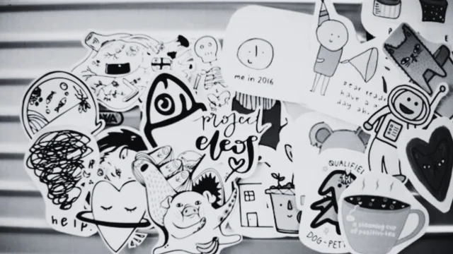 Vi hjælper restauranter og caféer med at skabe et stærkt visuelt udtryk – både digitalt og fysisk. Fra menukort, skilte og labels til branding og grafisk identitet designer vi materialer, der afspejler stemningen i din forretning og giver dine gæster en samlet, mindeværdig oplevelse.